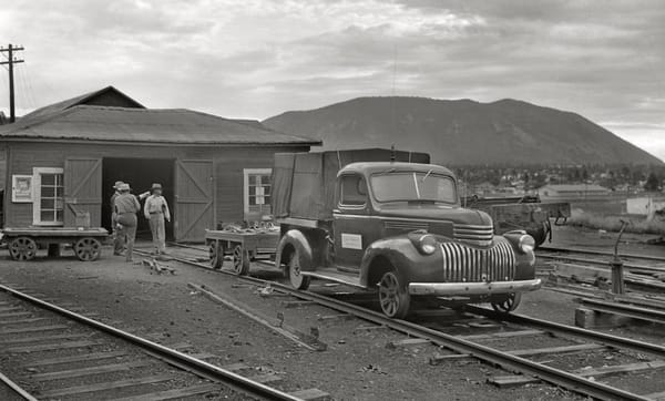 Vintage Photos: Classic Cars Riding Classic Railways - Railroad Inspection Cars, 1950s-1960s 2 Captura de pantalla 2025 06 22 18.34.49