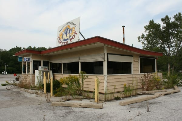 Roadside Classics: A September Trek To Northern Michigan 5 016 Mas Coffee Pot CC