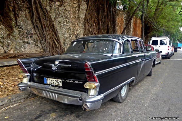 Cohort Pic(k) of the Day: 1978 GAZ M-13 Chaika - It Only Looks Like A Pre-1960 American Car In Cuba 3 50036674053 5eab132d78 k