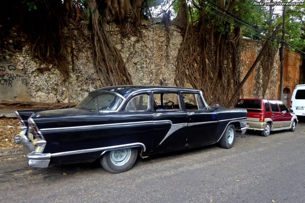 Cohort Pic(k) of the Day: 1978 GAZ M-13 Chaika - It Only Looks Like A Pre-1960 American Car In Cuba 2 50037217566 473e339528 k