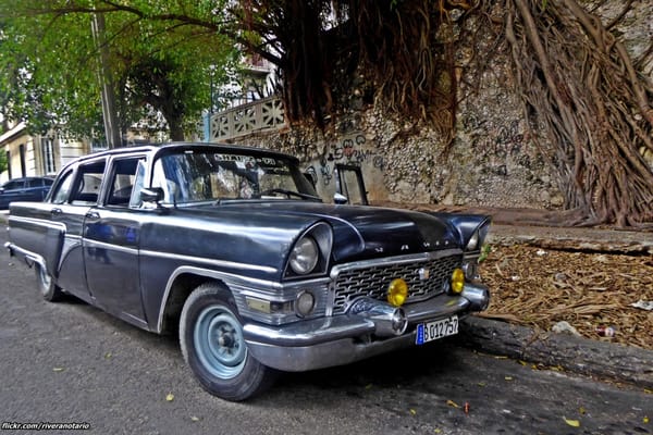 Cohort Pic(k) of the Day: 1978 GAZ M-13 Chaika - It Only Looks Like A Pre-1960 American Car In Cuba 1 50037219846 87c410fd18 k1