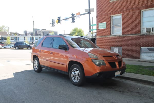 Curbside Musings: 2005 Pontiac Aztek - A Misunderstanding? 1 2002 Pontiac Aztek. Edgewater, Chicago, Illinois. Sunday, May 11, 2025.