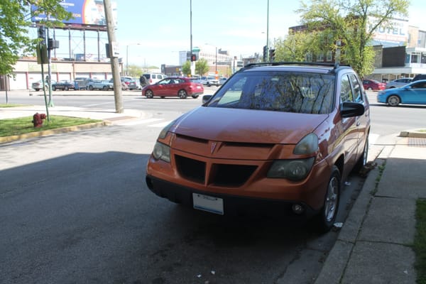 Curbside Musings: 2005 Pontiac Aztek - A Misunderstanding? 5 2002 Pontiac Aztek. Edgewater, Chicago, Illinois. Sunday, May 11, 2025.