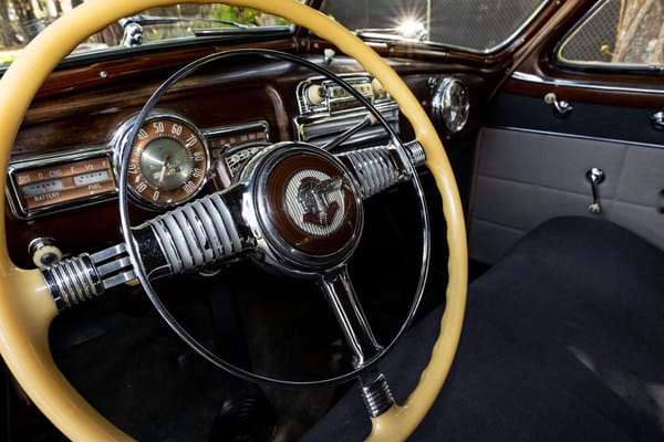 Early Hydra-Matic Users: Many Non-GM Automakers Bought This Pioneering Automatic Transmission 10 Steering wheel and Hydra-Matic quadrant of a 1948 Pontiac