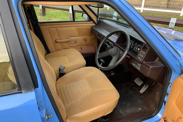 CWUK Strada interior auto