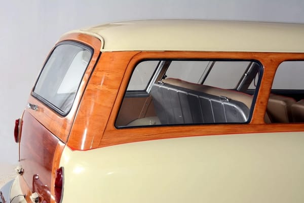 1950 Nash Rambler Custom Station Wagon – The Original Luxury Compact Turns 75 8 D-pillar and rear windows of an ivory 1950 Nash Rambler wagon