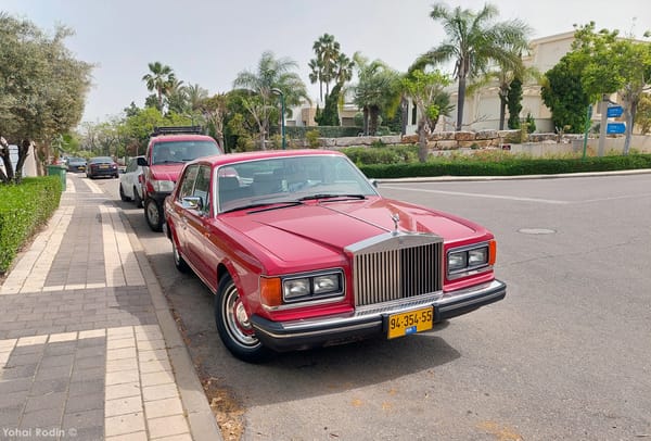 Red Rolls-Royce Silver Spirit II