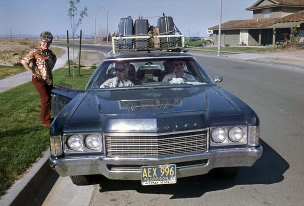 Vintage Snapshots: Traveling By Car In The '50s-'70s 1 Captura de pantalla 2024 05 17 02.21.16