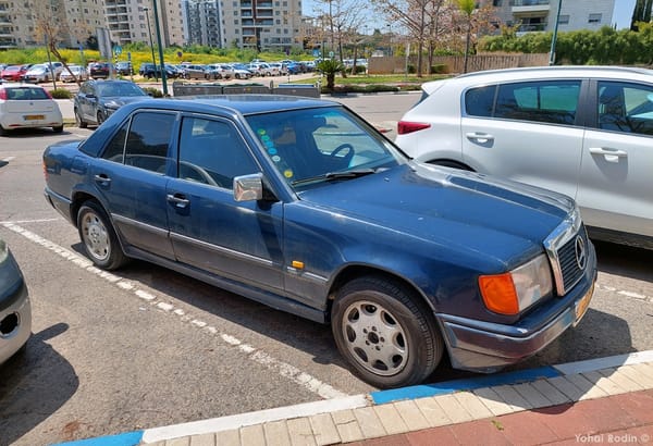 1986 Dark Blue Mercedes-Benz W124 230E