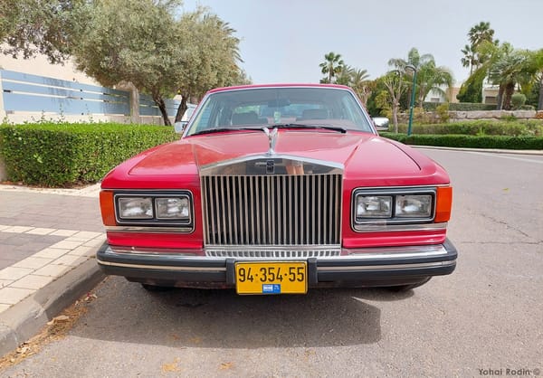 Red Rolls-Royce Silver Spirit II