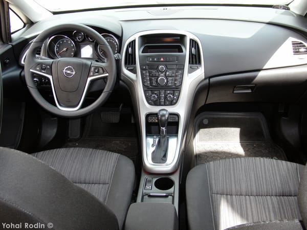 COAL: 2012 Opel Astra J – On The Way Up 12 06