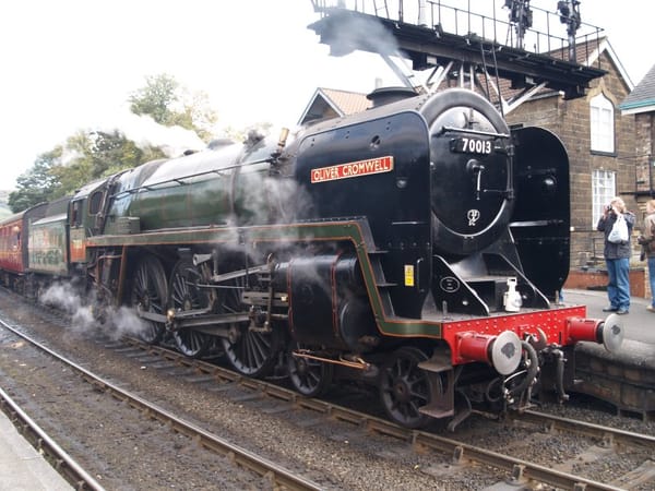 Trackside Classic: 1951 British Railways 7P Pacific No 70000 Britannia – Nationalised Pride 8 09