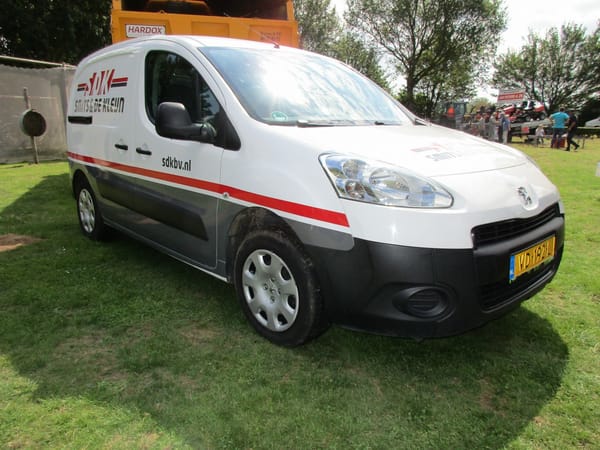 CC Global: Modern Service Vans And Trucks - Peugeot, Mercedes-Benz, Renault and Iveco 2 IMG 4388