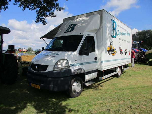 CC Global: Modern Service Vans And Trucks - Peugeot, Mercedes-Benz, Renault and Iveco 6 IMG 4399