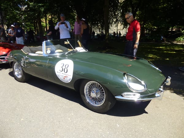 Car Show Classics: Streamlined Sundays: Cars in the Park, Part 3 - Slow Looks at Fast Cars 34 61JagE1
