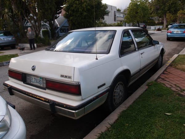 Curbside Classic: 1988 Buick LeSabre and LeSabre T-Type - The Strange Case Of Dr. Jekyll & Mr. Hyde 14 1986BuickLeSabreWhite05