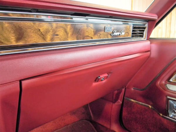 COAL: 1980 Lincoln Town Car - The Stinkoln Clown Car 26 Towncar Glovebox