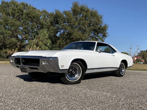 1968 Ford Thunderbird Versus Rivals – How Ford Ranked The T-Bird's Competition 31 Left front 3q view of an Arctic White 1968 Buick Riviera