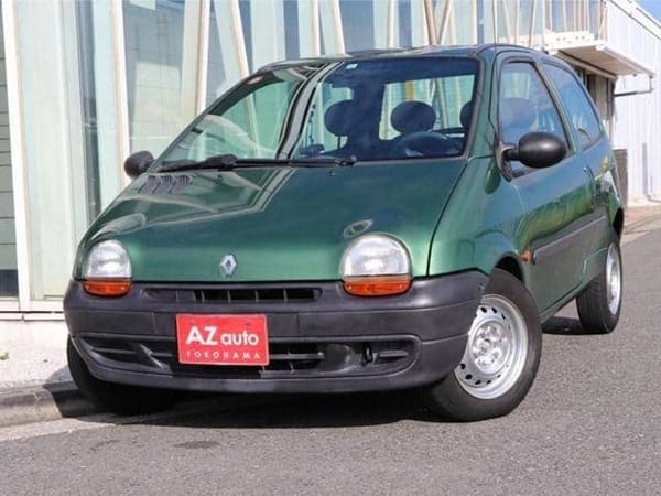 1996 Renault Twingo in front of a building.