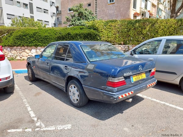 1986 Dark Blue Mercedes-Benz W124 230E
