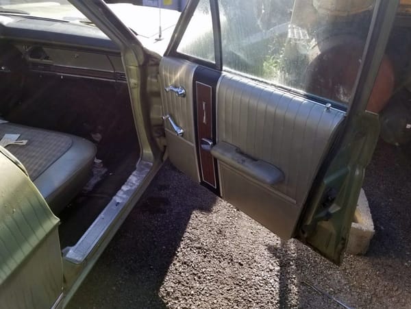 Trail Side Classics: '67 Galaxie 500 Sedan And Other Finds Along the Montour Trail 32 Captura de pantalla 2025 06 26 07.41.21