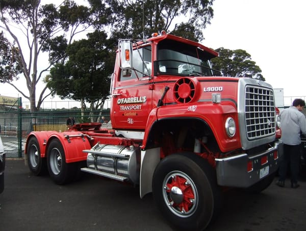1987 Ford L9000