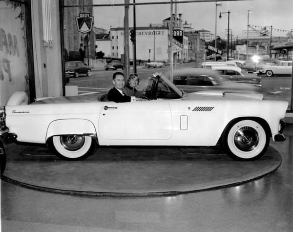 Vintage Photos: Ford Dealers, Showrooms & Deliveries In The '50s-'60s 5 Captura de pantalla 2025 01 28 23.51.05