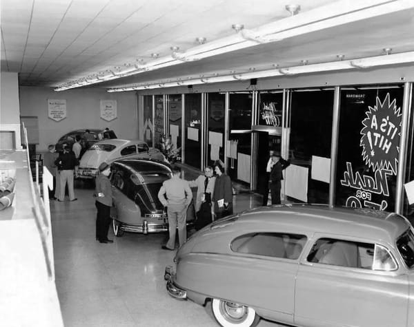 Vintage Photos: Nash And Rambler Dealers In The '50s & '60s - Lots, Deliveries And Showroom Fun 2 Captura de pantalla 2024 12 26 13.49.07