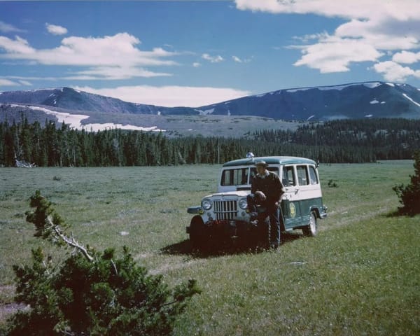 Vintage Snapshots: Early Jeep Adopters - 1950s-1970s 8 Captura de pantalla 2024 09 11 01.16.57