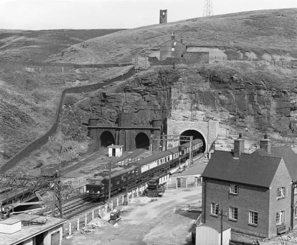 Trackside Classic: 1951 British Railways EM1 No 26020 – Forgotten Progress 30 1995 7233 LIVST ET 205