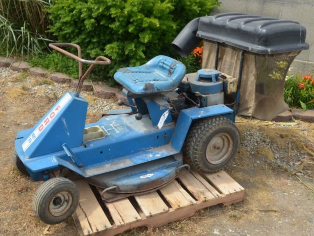 Old ford lawn mower 2025