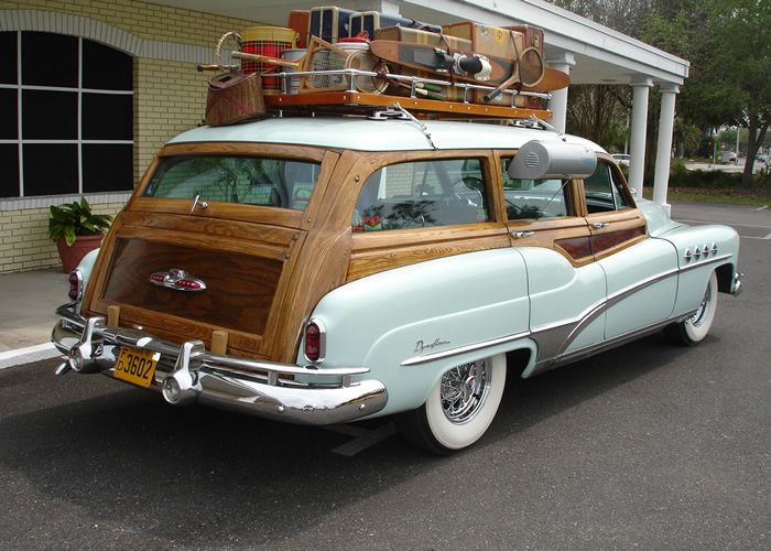 Classic Buick 4 holer Woody Wagon (51?) with a swamp cooler and everything ...