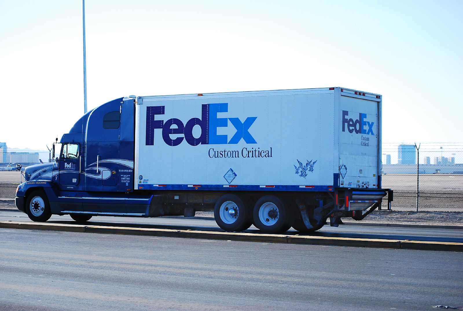 That Scania S450 reminds me of the FedEx Custom Critical trucks we see in t...