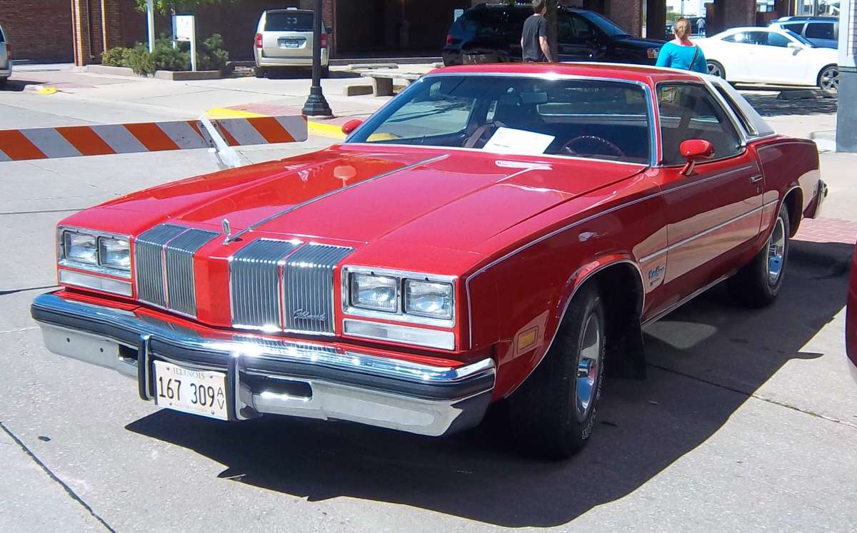 Car Show Classic 1976 Oldsmobile Cutlass Supreme Brougham The Right Car At The Right Time Curbside Classic
