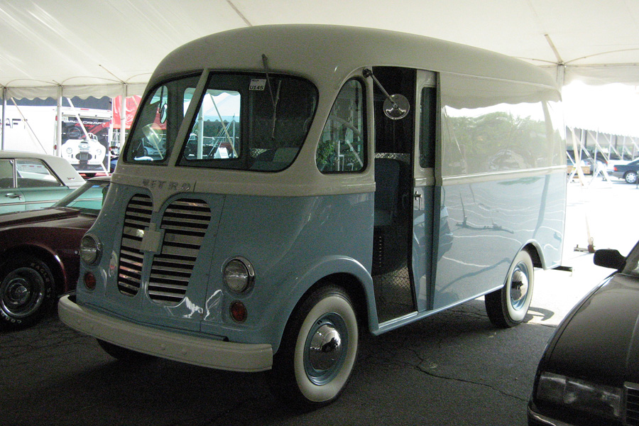 Auction Classic 1959 International Harvester Metro Breadbox Bread