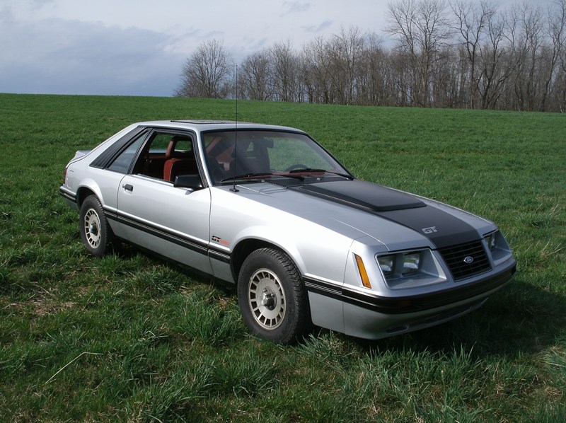 Vos tout premier véhicule jusqu'a aujourd'hui... Mustang-1984-gt-silver-800