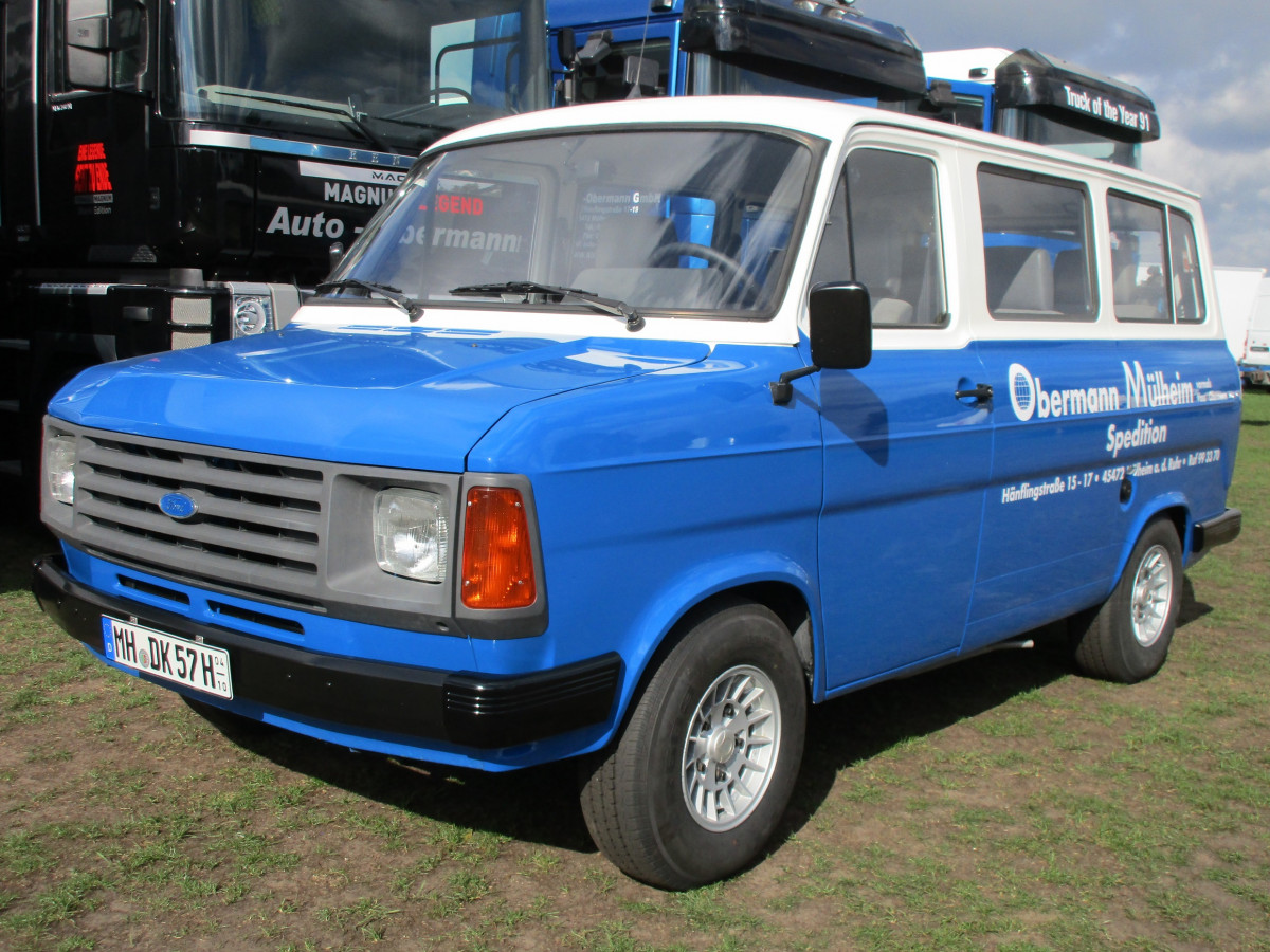 CC Global Ford Transit Mk2 Phase2 MidEighties Blue And
