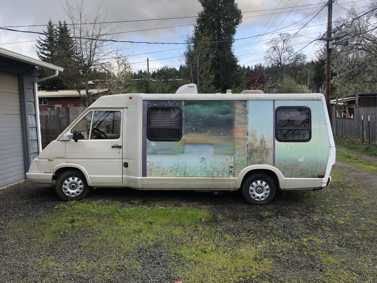Alleyside Outtake 1985 Winnebago LeSharo Turbo Diesel "Caution, I